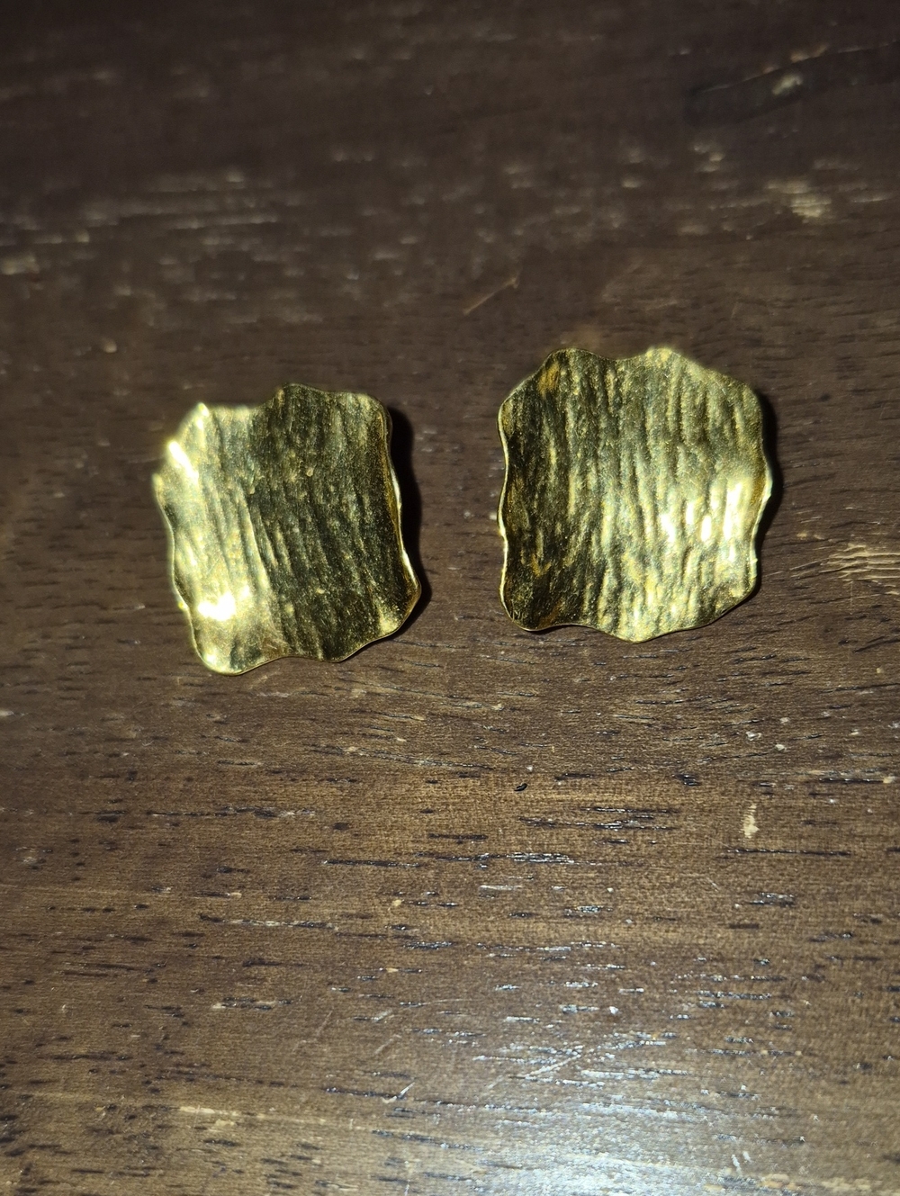 Vintage Avon 1988 Polished Leaf Pierced Earrings Gold Tone Hammered Finish